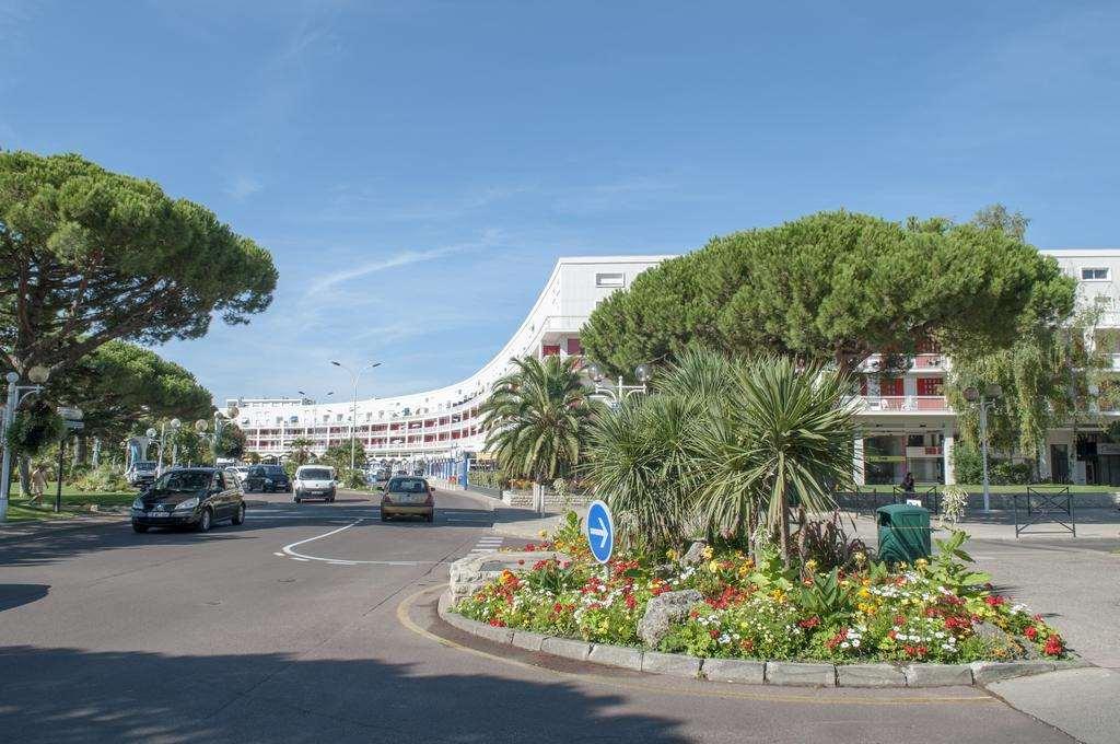 Brit Hotel Hermitage Royan Exterior photo